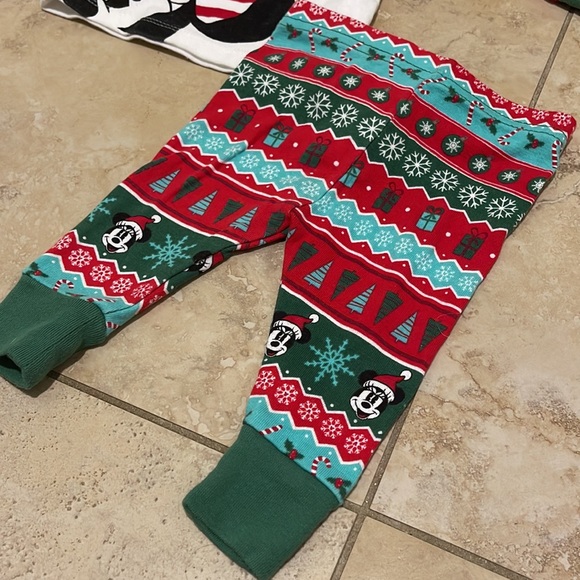 EUC Disney Baby Holiday Two Piece Pajama Set Size 3-6M - Picture 3 of 5